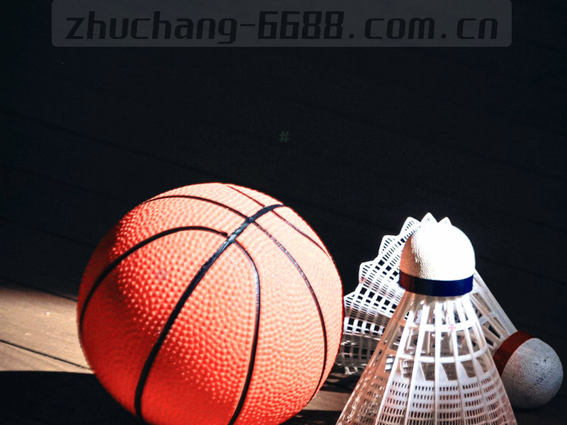 界面图层与代码线条的抽象画面，极细边界配克制的微光